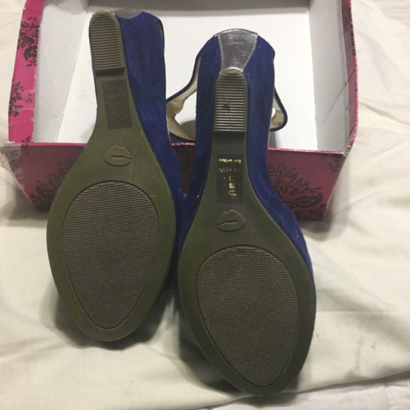 Shoes - Picture 3 of 6